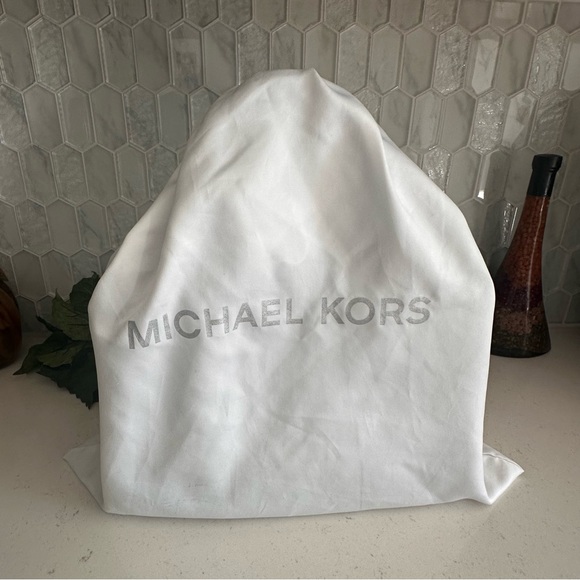 Michael Kors Lavender Saffiano Leather Satchel Bag With Detachable Strap & Dust - Picture 15 of 16